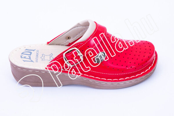 LEDI ANATOMIC KLUMPA NŐI PIROS BŐR CSATOS HÁTRAHAJTHATÓ PÁNTTAL